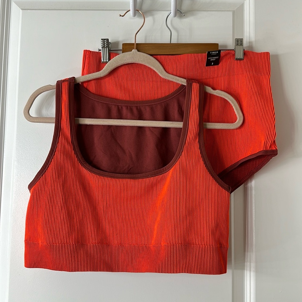 Lightly Lined Seamless Two Tone Rib Sqaure Bralette